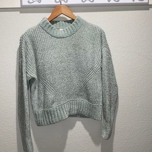 Super cute color and so soft. Brand new never worn.